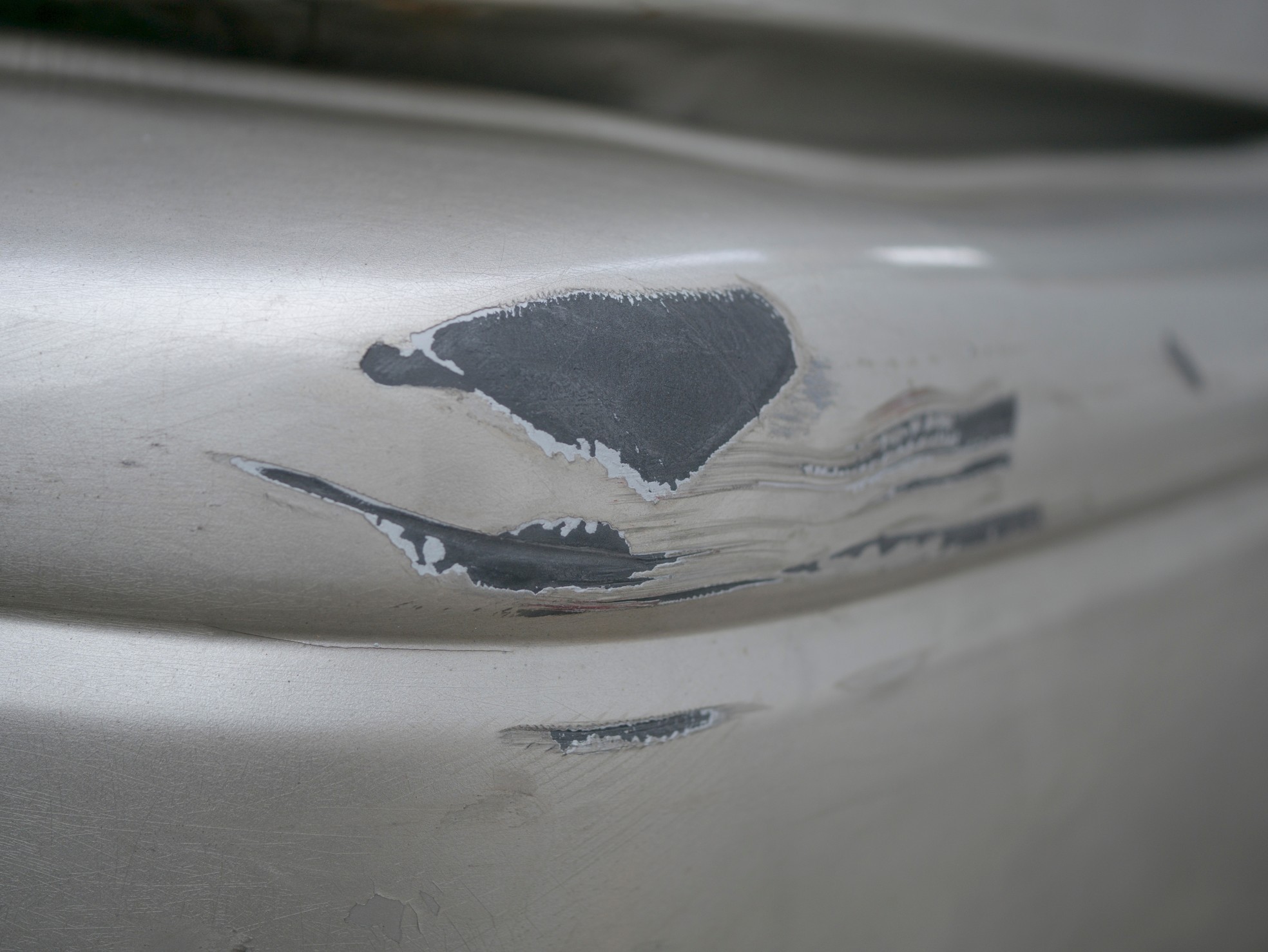 how much does it cost to fix chipped paint on a car
